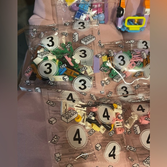 Lego Lot! Cool Ski Resort Building Set along with other legos in ziplock bag - Picture 8 of 16